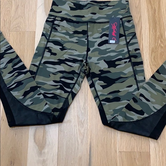 Camo Athletic Leggings - Picture 4 of 7